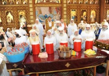 بالصور:ختام عمل الميرون.. و غداً صلوات تقديسه