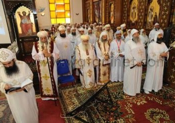 بالصور.. بداية صلوات تقديس الميرون برأسة البابا تواضروس
