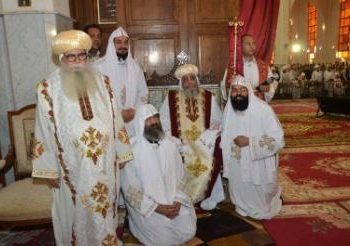 سيامة 3 رهبان لدرجة الكهنوت بيد البابا تواضروس