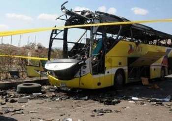الصحة: وفاة 3 وإصابة 5 في تفجير انتحاري بكمين مرور بالطور