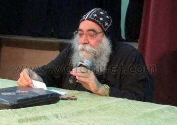 بالصور ..الأنبا سارافيم يعظ عن حياة أمهات و نساء فاضلات