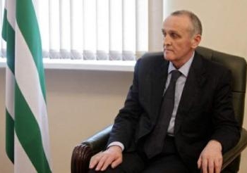 رئيس أبخازيا يصف الاحتجاجات في بلاده بانها محاولة انقلاب