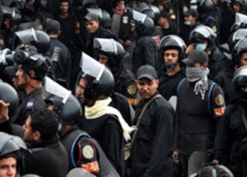 مجندون يقطعون طريق ” الإسماعيلية /القاهرة “