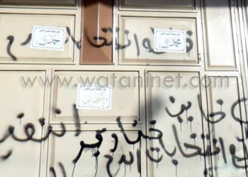 بالصور : تحرش سافر بكنائس بني سويف وضع ملصق هل صليت علي النبي علي أبوابها 