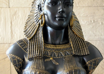 بالصور .. أشهر 12 امرأة تربعت على عرش مصر