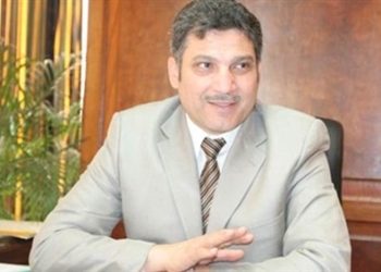 وزير الرى ينتهى من تفقد بحر الجمهورية وينتقل الى بحيرة قارون