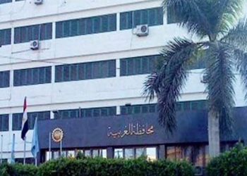 لليوم الثانى على التوالى: وقفة للعاملين بديوان محافظة الغربية للمطالبة بعودة الأجر الإضافي