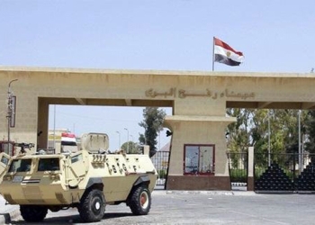 الداخلية الفلسطينية: مصر تعيد فتح معبر رفح و120 مسافرا غادروا