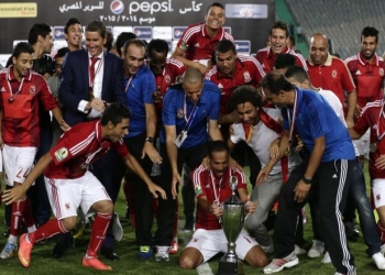 بعد الفوز بالسوبر ومليون جنيه الاهلى يصرف مقدمات عقود اللاعبين قبل مواجهة القطن الكاميرونى بالكونفدرالية الافريقية