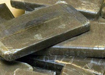 ضبط عاطل بدمياط وبحوزته 8 طرب حشيش