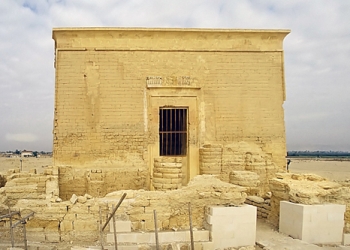 معبد قصر قارون الأثري وأسرار آلهة الحب والخمر