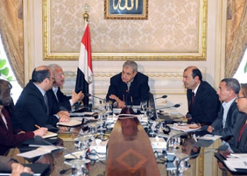 االعيش و الحرية ترفع لمجلس الوزراء طلبات بمجانية العلاج وعلانية المعلومات