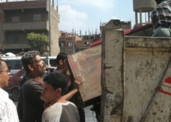 حملة إزالة واسعة للإشغالات والتعديات على الطريق السريع بطوخ