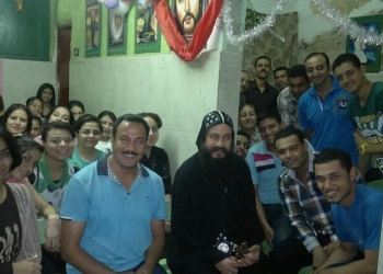 بالصور الأنبا بموا أسقف السويس يتفقد جمعية المحبة