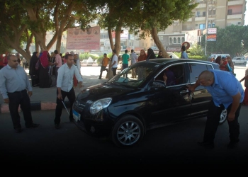 الأمن يفتش سيارة رئيس جامعة سوهاج عقب إصداره أوامر بتفتيش هيئة التدريس