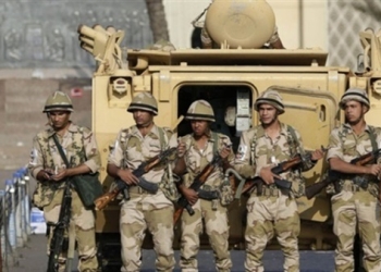 القوات المسلحة تداهم أحد أوكار الجماعات التكفيرية بالصحراء الغربية