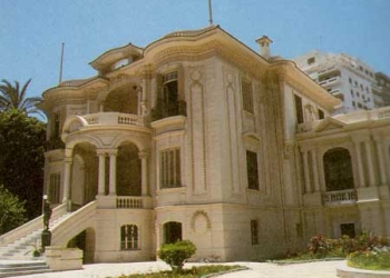 إقبال سياحي كبير على زيارة متحف المجوهرات الملكية بالإسكندرية