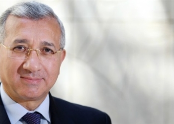 سفير مصر في برلين يستقبل عدد من الطلاب صمموا مجلة باللغة الفرعونية