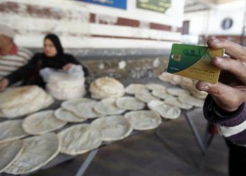 بعد إطلاق حملة “رجع بطاقتك” التموينية لصالح غير القادرين :وقف التعامل بـ (الورقية)  ديسمبر المقبل