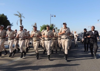 طابور ضاحية لقوات أمن السويس لبث الطمأنينة فى نفوس المواطنين