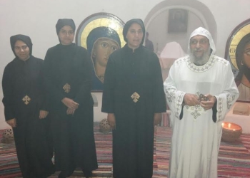 الأنبا توماس يرسم مكرسات للخدمة فى بيت الأنافورا 