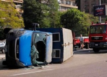 إصابة عقيد وعميد شرطة و8 مجندين في انقلاب سيارة شرطة بالمنيا
