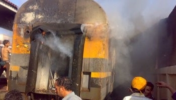 السيطرة علي حريق بجرار قطار بالمنيا دون توقف لحركة قطارات الصعيد