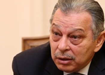 عباس: لا يوجد بديل لحل أزمة الإسكان إلا بالخروج بقوة إلى المناطق الجديدة