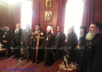 سفير مصر في روسيا ومطران الكنيسة الروسية فى وداع البابا تواضروس 