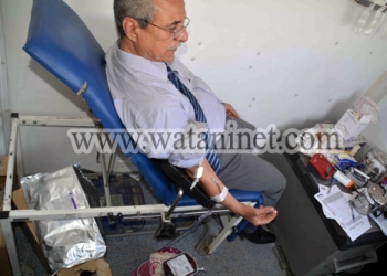 محافظ المنيا يقود حملة للتبرع بالدم داخل الجامعة 