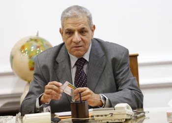 محلب يتفقد المعرض الدائم للإنتاج الحربي بأبو زعبل