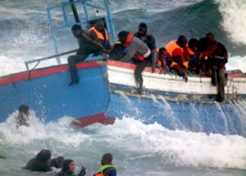 تواصل أعمال البحث والإنقاذ عن المفقودين فى حادث تصادم سفينة الحاويات مع بلنص الصيد فى البحر الأحمر