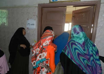 جامعة الفيوم تنظم قافلة طبية للعيون لأهالي قرية النزلة