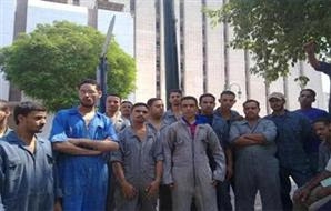 العاملون بالجمعية التعاونية في كمشيش يعتصمون داخلها اعتراضا على تعسف الإدارة