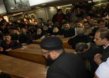 وداع مهيب للأسرة الشهيدة في طنطا والأنبا بولا يترأس صلاة الجنازة 