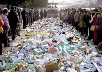 بالفيديو ضبط 8000 عبوة دواء مغشوش ومقلد المصدر بالأسكندرية