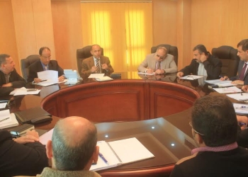 اجتماع محافظ الفيوم لمناقشة إعادة تشغيل مجزر الدواجن بقلمشاه