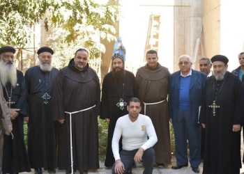بالصور الانبا بموا يهنئ الكنيسة اللاتينية بعيد الميلاد المجيد