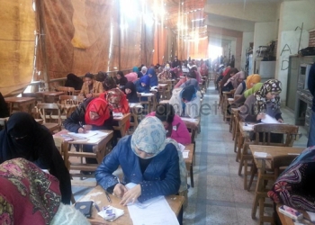 بالصور نائب رئيس جامعة سوهاج يتفقد أعمال امتحانات الفصل الدراسي الأول
