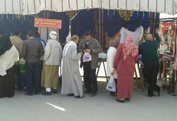 توفير سيارات متنقلة لبيع السلع الغذائية المدعمة ببرج العرب