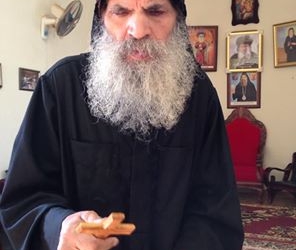حزن بكنائس سوهاج بعد وفاة أمين دير الأنبا توماس