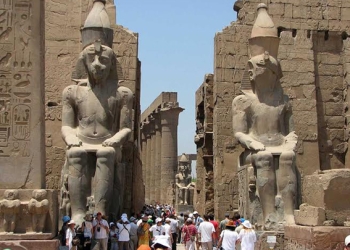 رئيس المؤتمر العام لليونسكو يزور معالم الأقصر السياحية