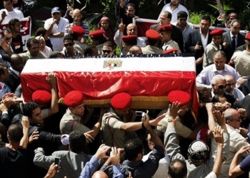 رئيس الوزراء ووزراء الدفاع والداخلية والشباب يتقدمون جنازة شهداء الحادث الارهابي بسيناء