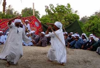 نرصد أهم عادات الزواج في سوهاج من هدية والدة العريس الى النقوط
