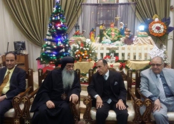 محافظ الفيوم يزور دير الأنبا إبرام لتقديم التهنئة بعيد الميلاد المجيد
