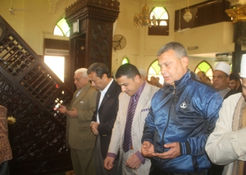 محافظ المنوفية يؤدي صلاة الغائب علي أرواح شهداء العريش