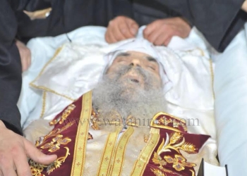 بالصور …….الرهبان يستقبلون جثمان أبونا إبرآم الصموئيلي بدير الانبا توماس