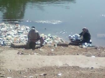 ما زال يهبنا الحياة..ونسئ إليه