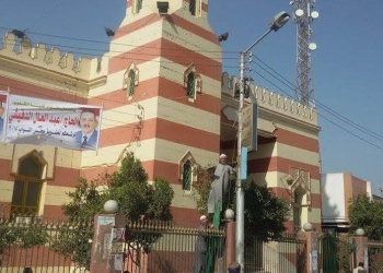 أوقاف أسيوط تزيل لافتة دعائية لمرشح “مجلس النواب ” قام بوضعها على أعمدة مسجد