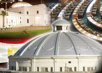 إضراب 5 مرشحين أمام مقر لجنة الإنتخابات اعتراضاً على رموزهم بالشرقية